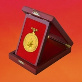 2015年7月制作　紀(jì)念抗日戰(zhàn)爭70周年紀(jì)念獎?wù)略O(shè)計制作